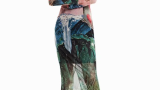 Rochie midi dreaptă cu imprimeu abstract, din material semi-transparent, de la Desigual. Dispune de un decupaj oval pe spate
