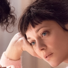 Marion Cotillard, strălucitoare și fascinantă, alături de Cosmina Stratan, în Frate și soră, un film despre secrete de familie