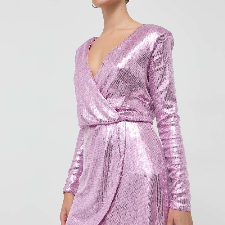 Rochie lila BOSS, petrecută, confecționată din material cu paiete. În talie are o bandă îngustă, elastică