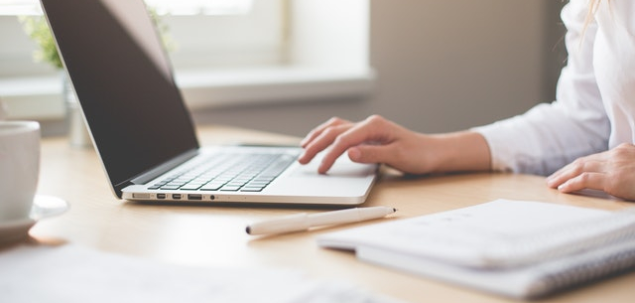 Machintosh este compania care a inventat sistemul de operare Windows.