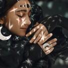 2 martie: Lună nouă în Pești – Slalom printre lumini, întuneric și emoții puternice. Jupiter ne protejează în mod divin!  