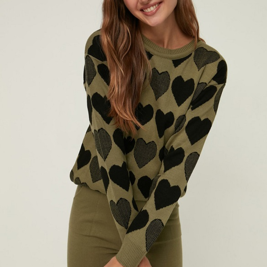 Pulover verde sparanghel, croială regular fit, cu inimi negre proeminente 