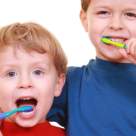 Cele mai daunatoare obiceiuri pentru dintii si maxilarele copiilor