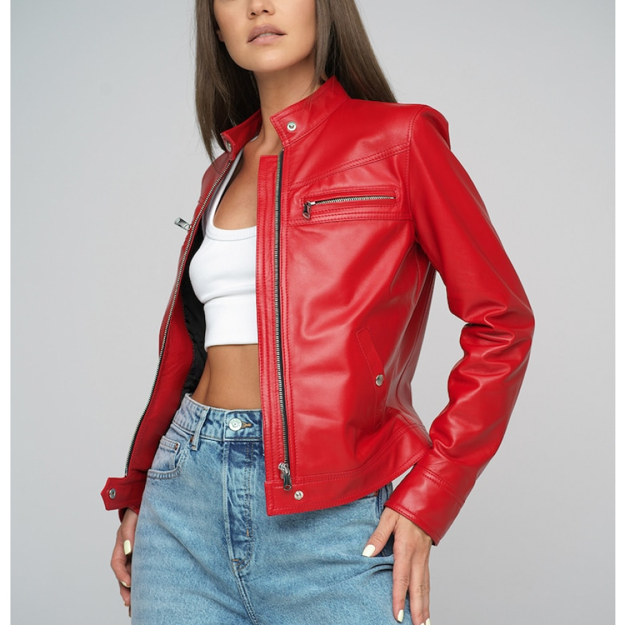 Jachetă biker într-o nuanță superbă de roșu intens, roșu verimillion, în care vei atrage cu siguranță toate privirile 