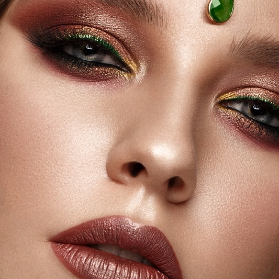 Machiaj creativ de toamna tip smokey, imitand ruginiul si auriul naturii