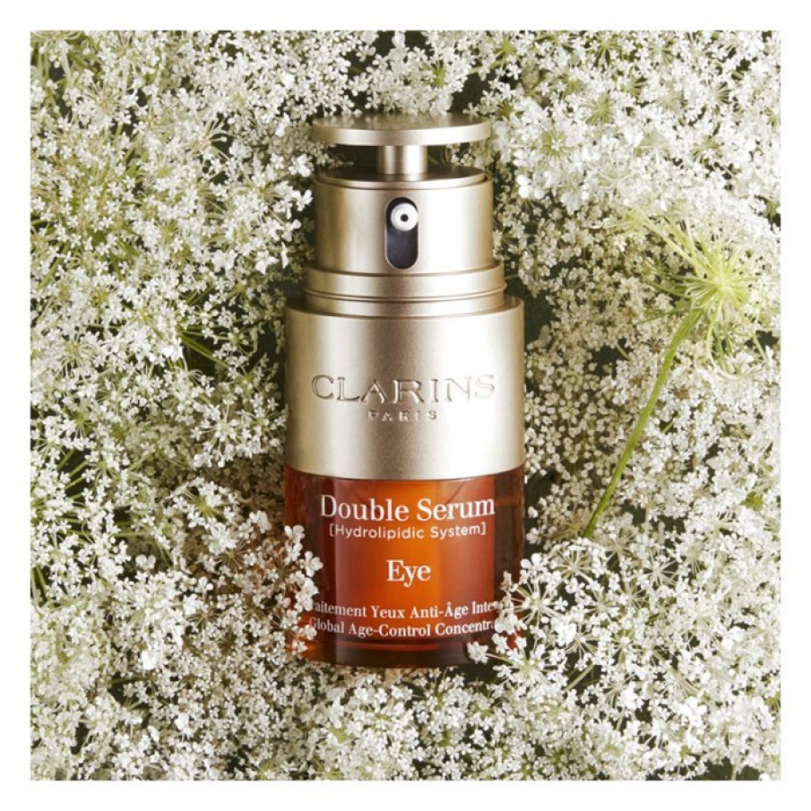 Double Serum Eye de la Clarins - un ser concentrat pentru zona ochilor, cu efect nutritiv și antirid