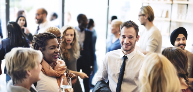 Cum reusesti sa te intelegi cu persoanele pe care abia le cunosti?