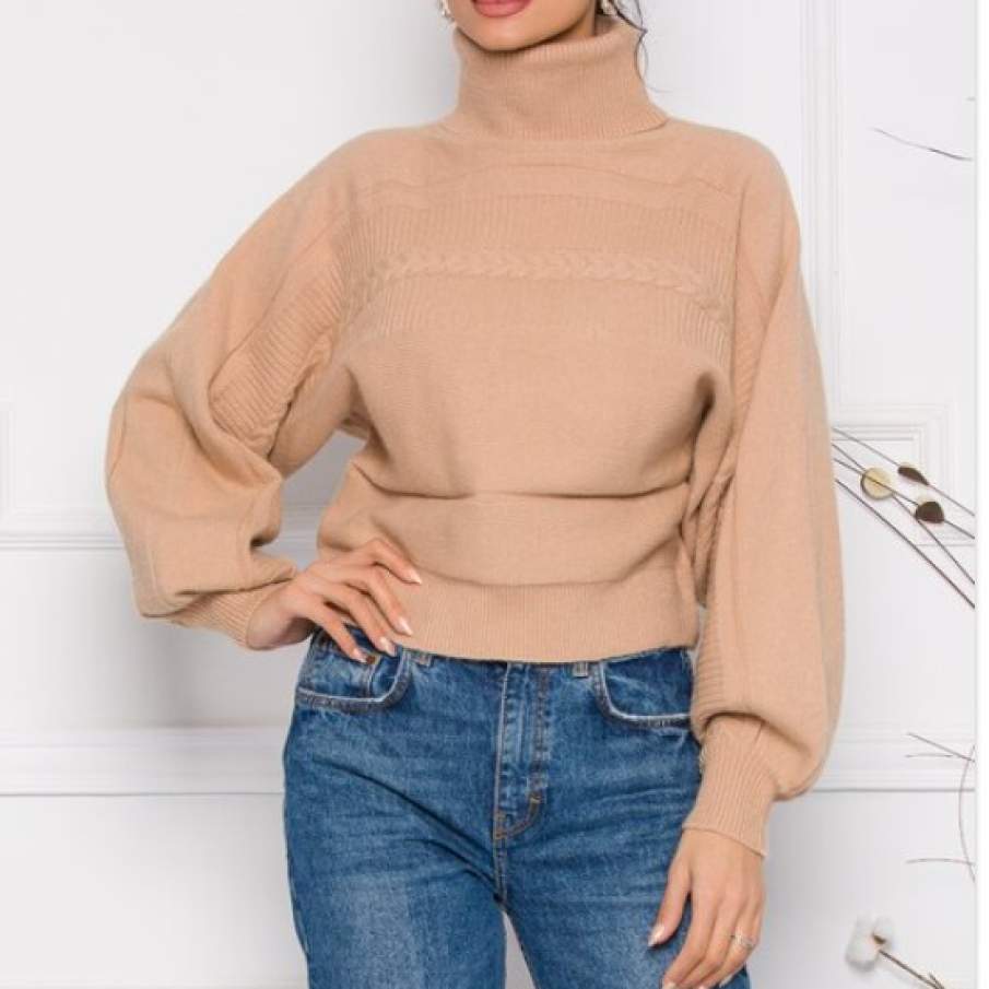 Pulover bej cu guler înalt și design cu împletituri 