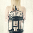 10 CAPCANE ale MINȚII în care cădem de-a lungul vieții