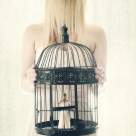 10 CAPCANE ale MINȚII în care cădem de-a lungul vieții