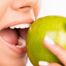 Cum ne putem proteja dintii de alimentele care ii pateaza