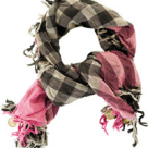 Accesorii indispensabile de toamna: 19 esarfe si fulare