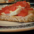 Bruschete cu mozzarella si rosii 