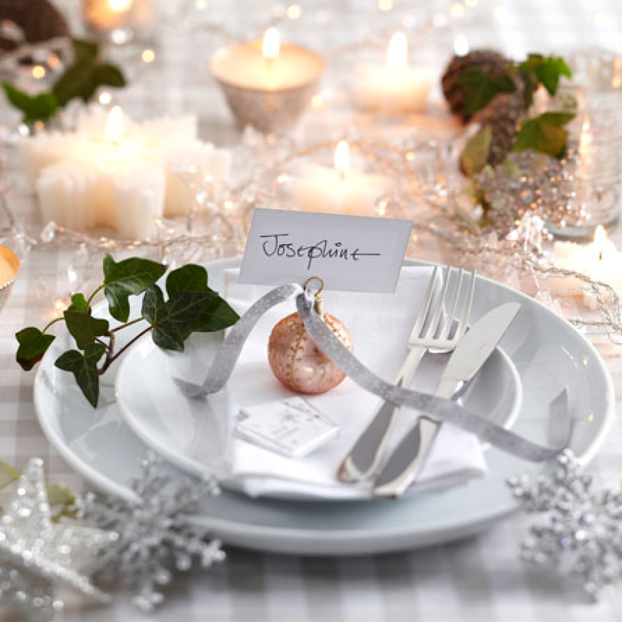 Aranjament masa in argintiu