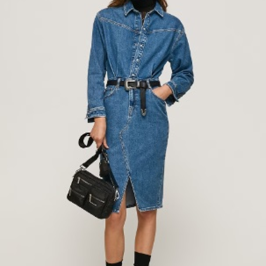 Rochie midi din denim, în stil creion, de la Pepe Jeans London. Dispune de minișlit frontal și de bucle pentru a putea purta o curea în talie