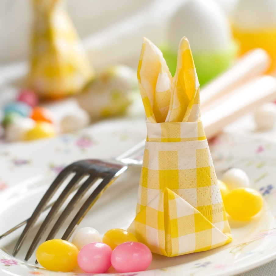 Iepuras in carouri din servetel de hartie 