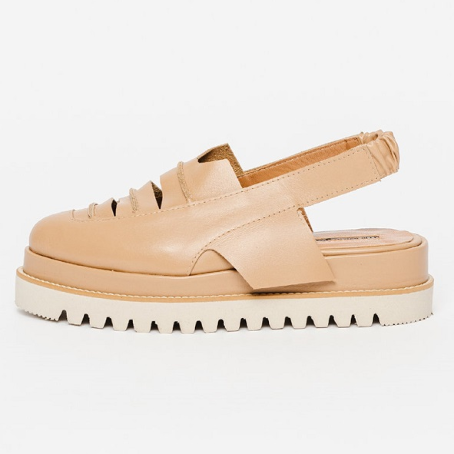 Pantofi slingback cu talpă joasă, lată, ideali pentru o ținută confortabilă și modernă. Poartă semnătura Mihaela Glavan. 