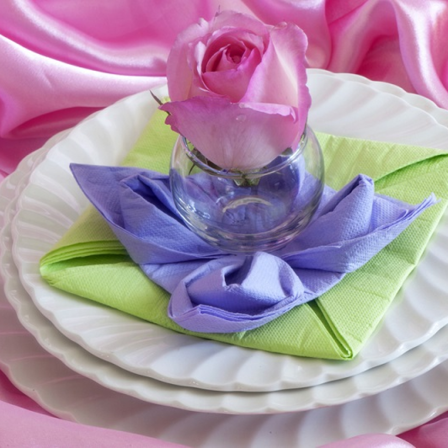 Flori peste flori peste flori: Servetel impaturit in stil floral