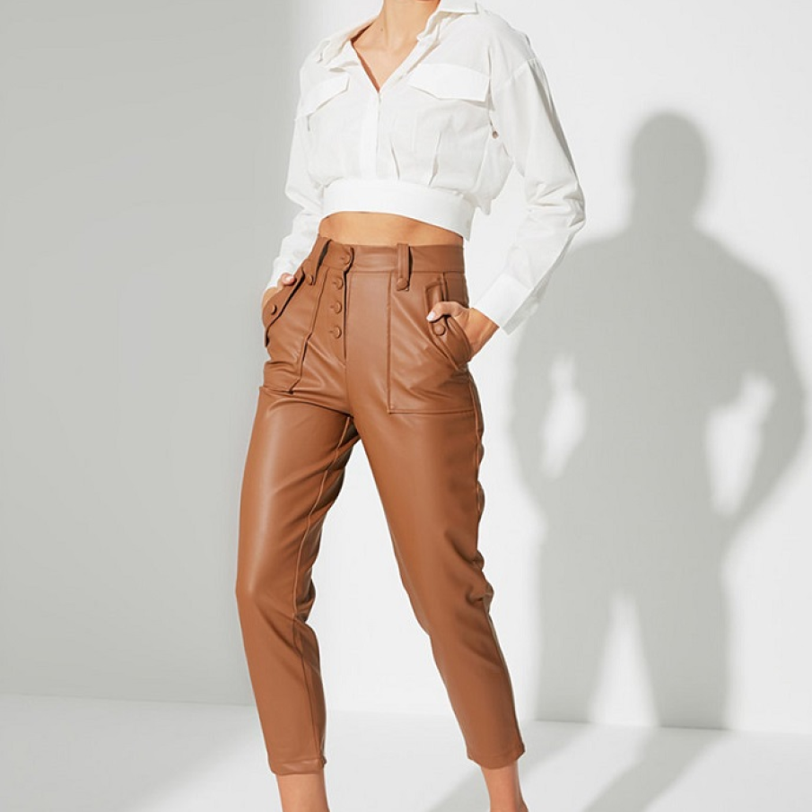 Pantaloni crop din piele ecologică maro 