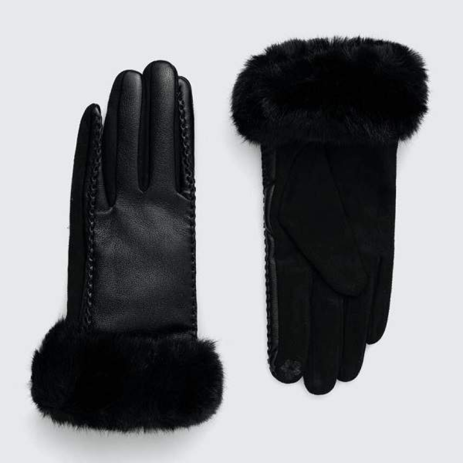 Mănuși elegante din colecția Answear Lab, confecționate din combinația a două materiale diferite. Dispun de blană călduroasă la nivelul încheieturilor