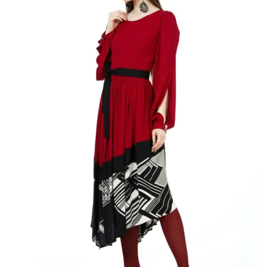 Rochie asimetrică în nuanță de roșu grena, cu cordon detașabil în talie și imprimeu parțial