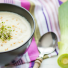 Reteta frantuzeasca: Supa crema de praz cu parmezan 