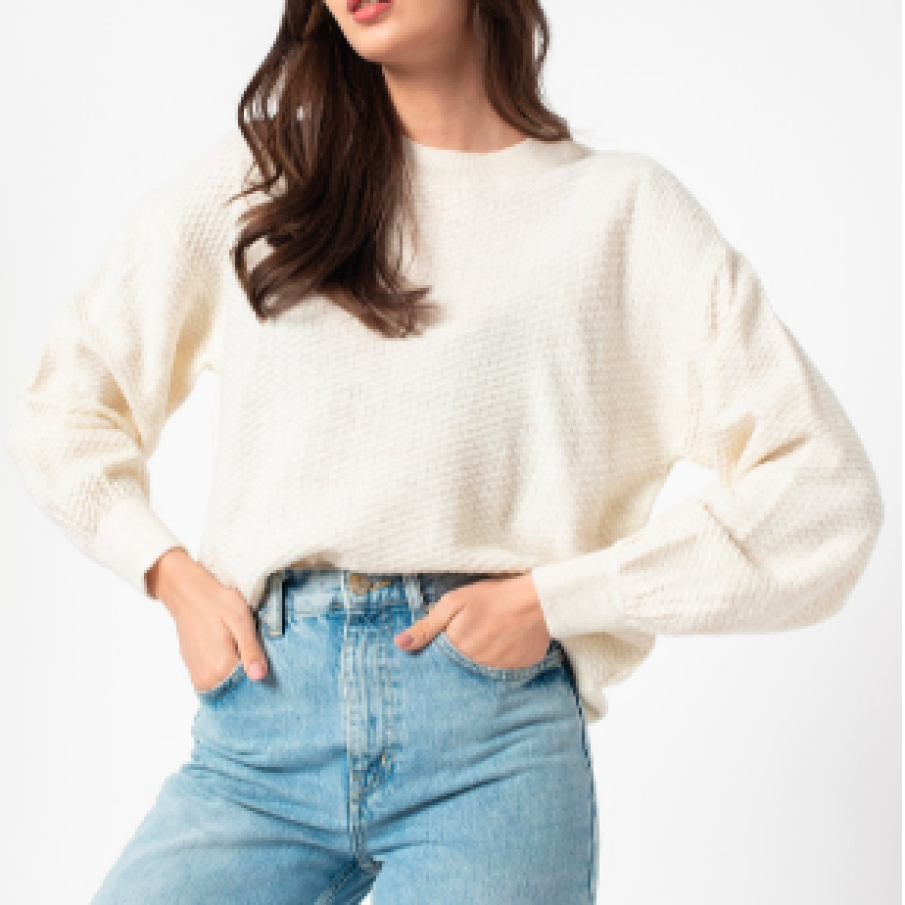 Pulover alb cu mâneci supradimensionate