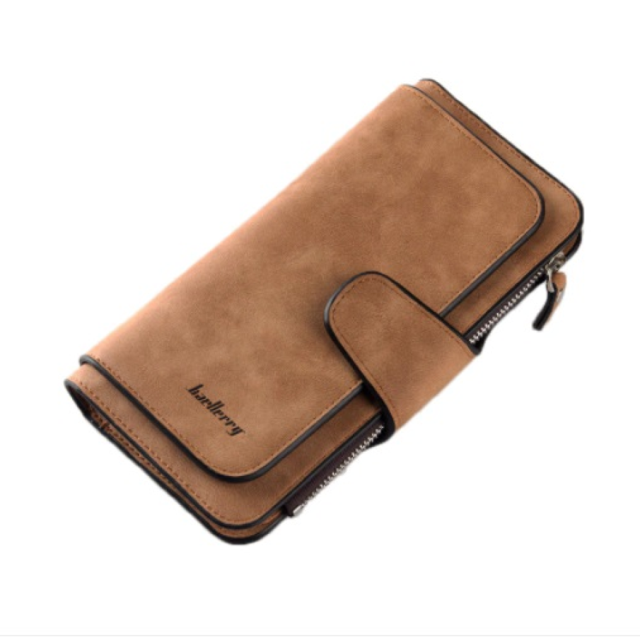 Portofel maro din piele poliuretanică, rezistentă și de calitate. Are un design interesant, dar este și practic în același timp, putând fi oferit drept cadou. 