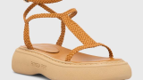 Sandale de piele maro cu aspect țesut, cu talpa platformă, by Patrizia Pepe. Sunt confortabile, ideale pentru purtarea zilnică