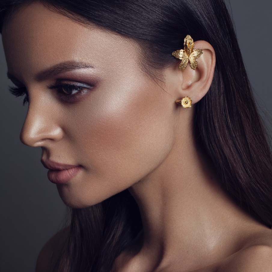 Cercel ear cuff în formă de floare 