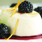 Panna cota cu sos de mure
