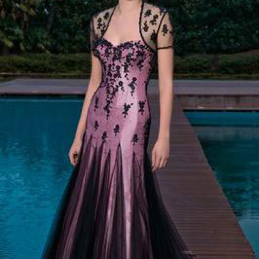 Stralucire intr-o rochie de seara sofisticata