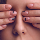 Sunt stilate, trendy, simple și elegante: 20 de modele superbe de Manichiură Minimalistă!