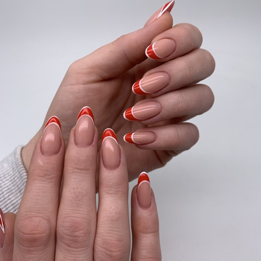 Modele de manichiură french cu accente luxoase și prețioase, în tendințe în 2025