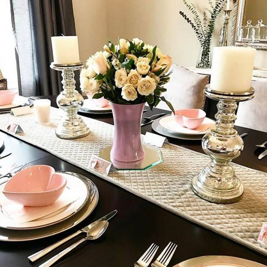 Cand invoci rozul pe mese si in farfurii 