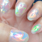 Unghii cu reflexii nordice: Aurora Nails, vedetele verii