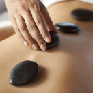 Masajul cervical, terapia care șterge efectele negative ale lucratului de acasă