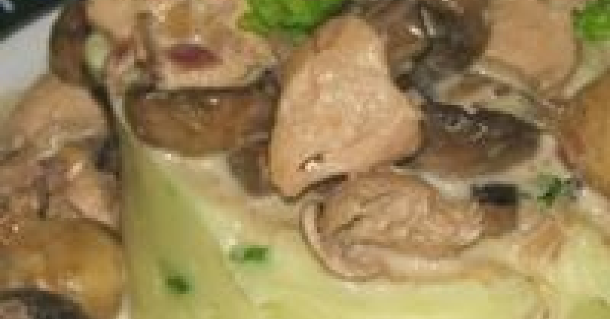 Pui si ciuperci in sos de sampanie roz