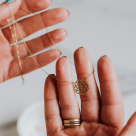 De ce trebuie să ţii cont când alegi o bijuterie pe care o faci cadou