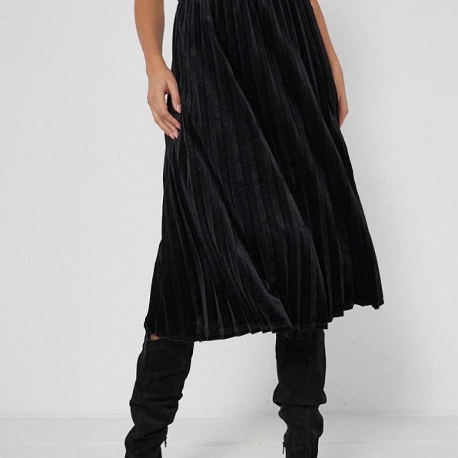 Fustă Bloom Vibration by Medicine, din velur, având o curea șic în talie. 