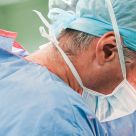 Premieră medicală: primele intervenții ortopedice de protezare a genunchiului cu proteză 3D personalizată din România