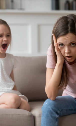 Copilul trebuie să ne asculte sau să învețe să gândească singur? Unde se termină disciplina și începe obediența