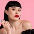 Irina Rimes devine ambasador AVON și prezintă Hydramatic, primul ruj mat din lume cu nucleu hidratant