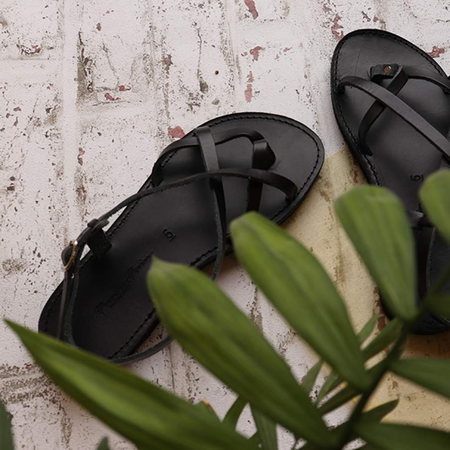 Sandale negre din piele naturală, cu talpă joasă