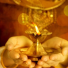 Gayatri Mantra -mantra pe care trebuie sa o rostesti de 108 ori pentru a-ti indeplini dorintele. Iar daca nu ai timp, ASCULT-O! 