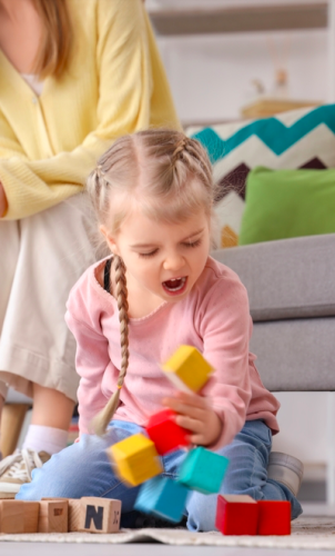 11 jocuri care dezvoltă orientarea în spațiu: activități distractive prin care copilul învață stânga, dreapta, distanțele și dir