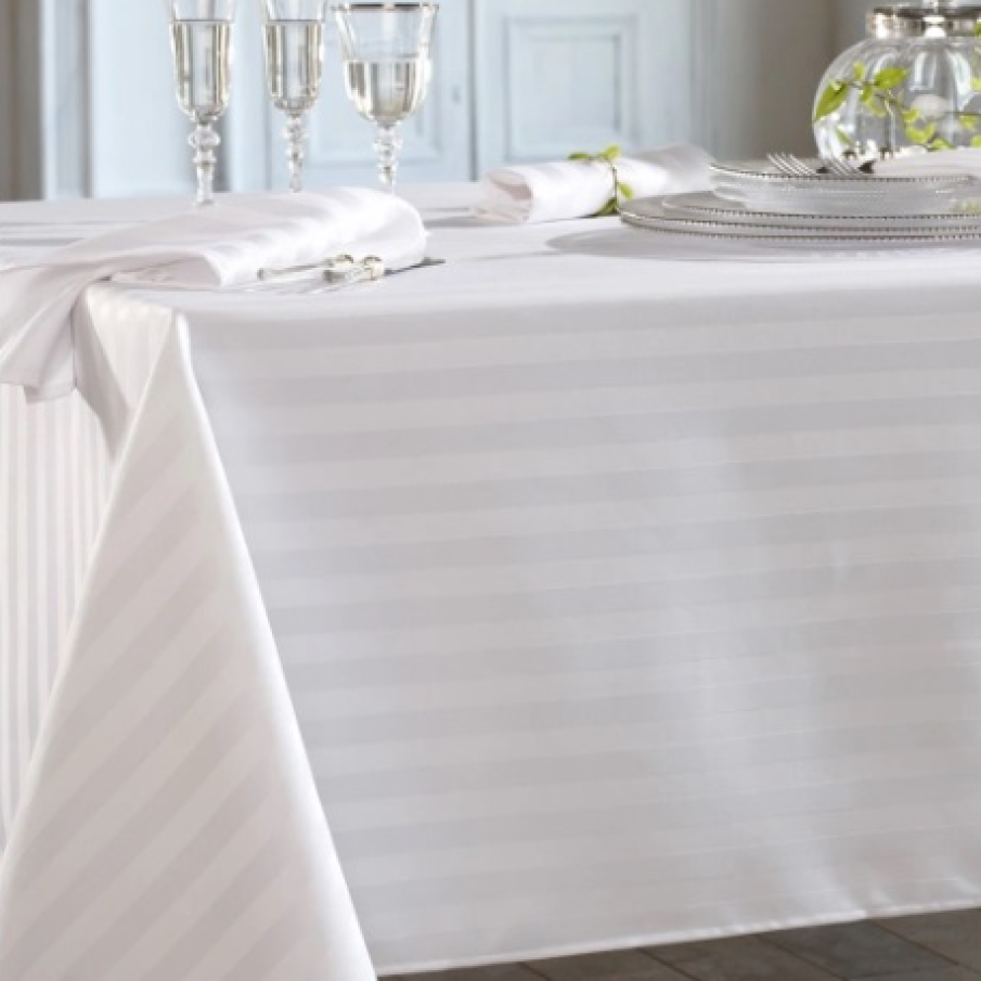 Fața de masă Hotel Kotonia Home are o textură aleasă, de 100% bumbac, și își menține calitatea și după o utilizare îndelungată. 