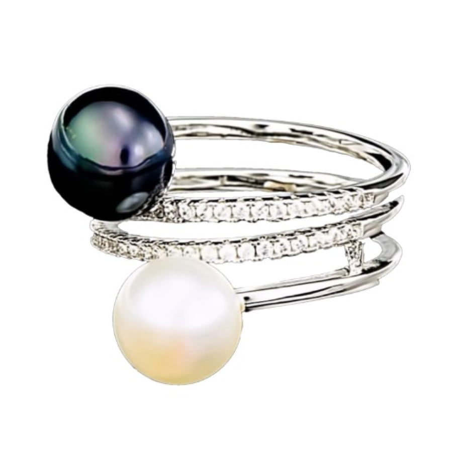 Inel din Argint 925, peste care s-a aplicat un strat de rodiu. Este decorat cu perle naturale de cultură și diamante