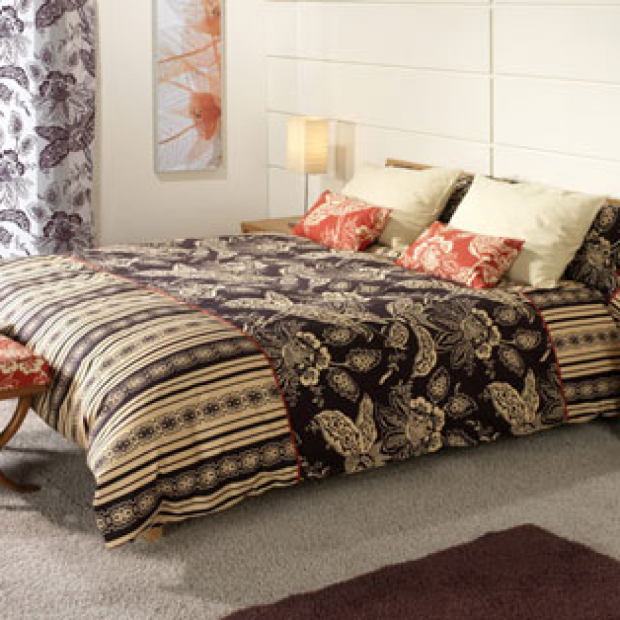 Lenjerie de pat si draperii cu model floral