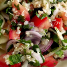 Salata de quinoa cu rosii si castraveti